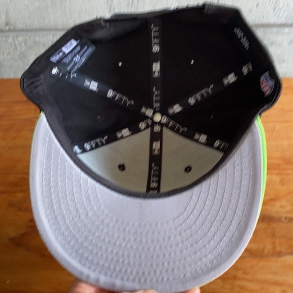 New Era Seahawks Men’s snap back Hat - Picture 5 of 8